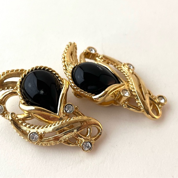 Vintage Jose Barerra for Avon Granada Clip Earrings - Picture 3 of 8